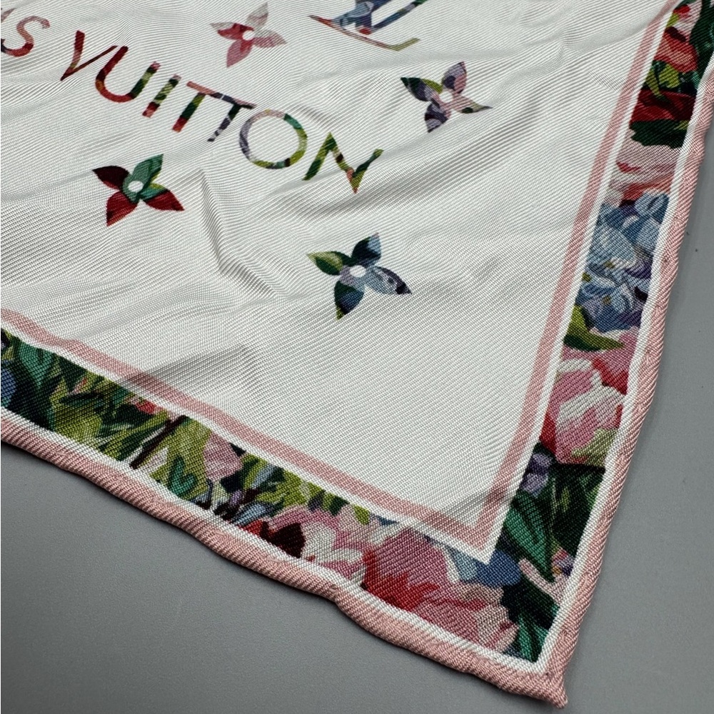 Louis Vuitton Garden silk scarf - Picture 3 of 8